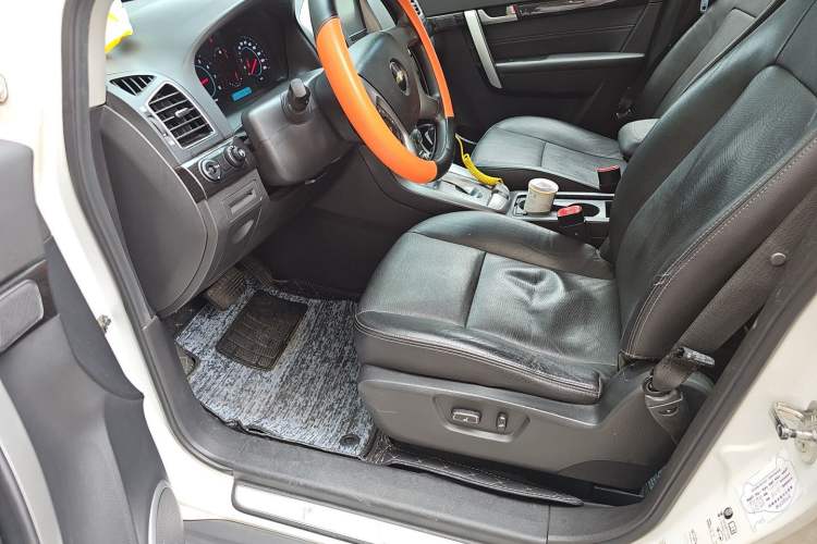 Used Chevrolet Captiva 2014 2.4L Two-Wheel Drive Urban Version 7 Seats Driver Seat