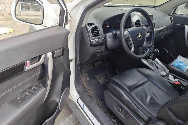 Used Chevrolet Captiva 2014 2.4L Two-Wheel Drive Urban Version 7 Seats Driver Seat