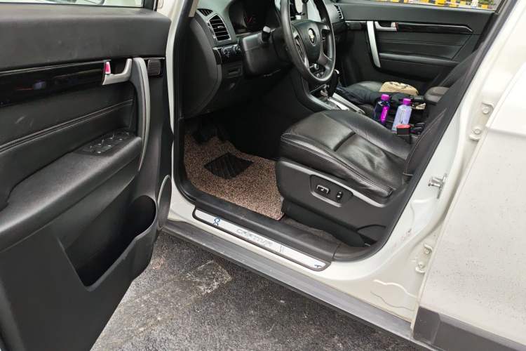 Used Chevrolet Captiva 2014 2.4L Two-Wheel Drive Urban Version 7 Seats Driver Seat