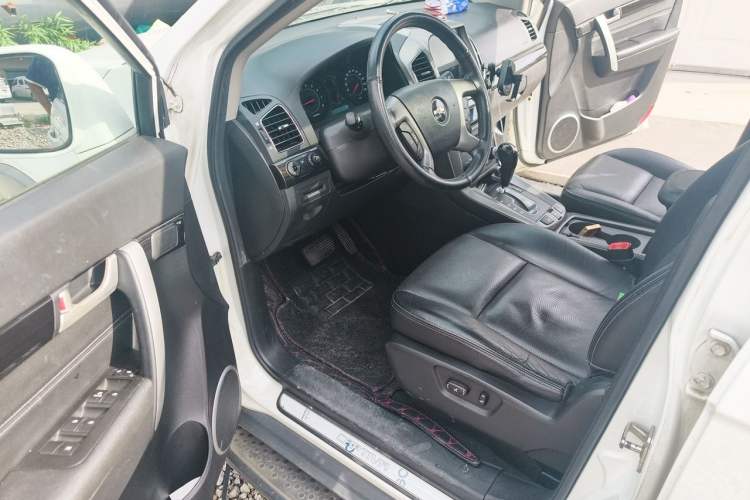 Used Chevrolet Captiva 2014 2.4L Two-Wheel Drive Urban Version 7 Seats Driver Seat