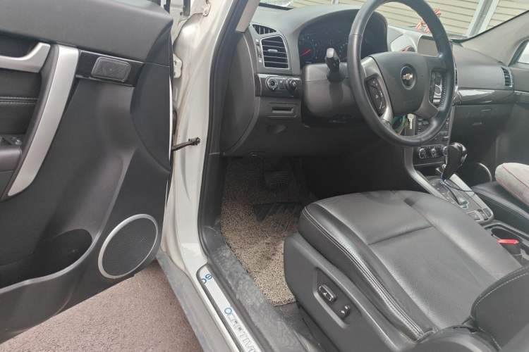 Used Chevrolet Captiva 2014 2.4L 4x4 Flagship Edition 7 Seats Driver Seat
