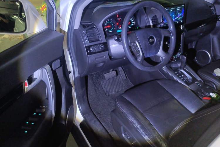 Used Chevrolet Captiva 2014 2.4L Two-Wheel Drive Urban Version 7 Seats Driver Seat