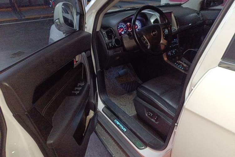Used Chevrolet Captiva 2014 2.4L 4x4 Flagship Edition 7 Seats Driver Seat