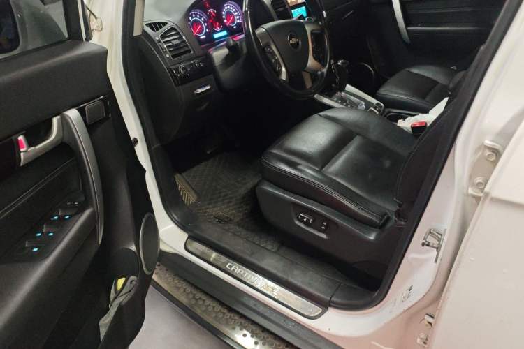 Used Chevrolet Captiva 2014 2.4L 4x4 Flagship Edition 7 Seats Driver Seat