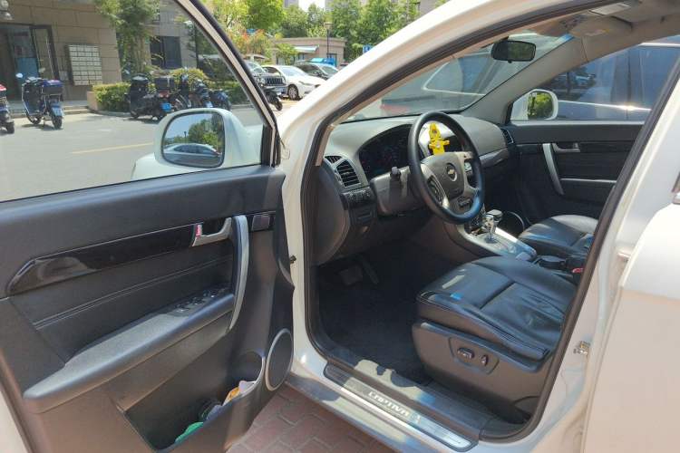 Used Chevrolet Captiva 2014 2.4L Two-Wheel Drive Urban Version 7 Seats Driver Seat