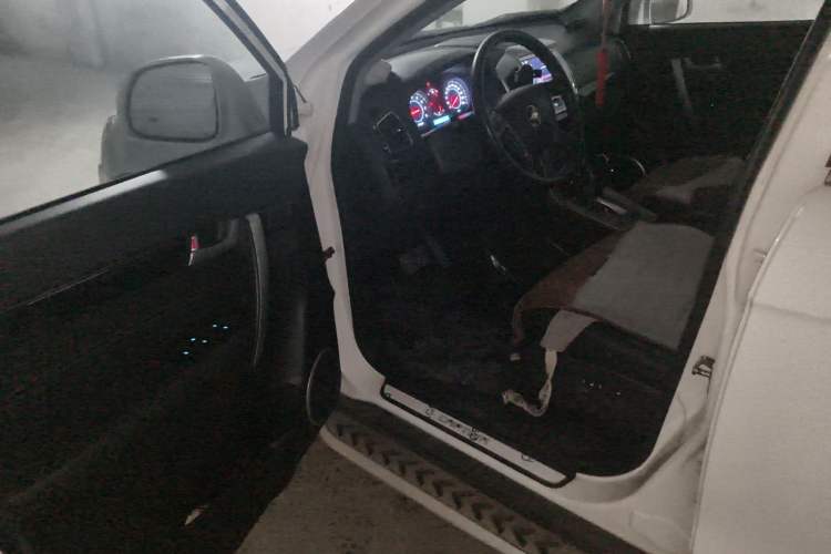 Used Chevrolet Captiva 2014 2.4L Two-Wheel Drive Urban Version 7 Seats Driver Seat