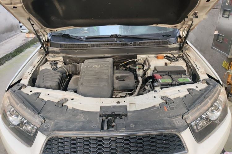 Used Chevrolet Captiva 2014 2.4L Two-Wheel Drive Urban Version 7 Seats Engine Bay
