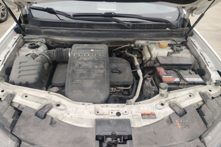 Used Chevrolet Captiva 2014 2.4L 4x4 Flagship Edition 7 Seats Engine Bay