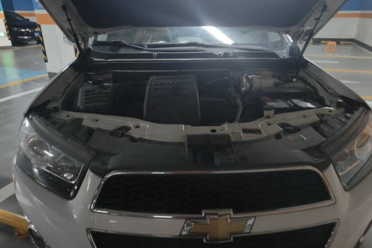 Used Chevrolet Captiva 2014 2.4L 4x4 Flagship Edition 7 Seats Engine Bay