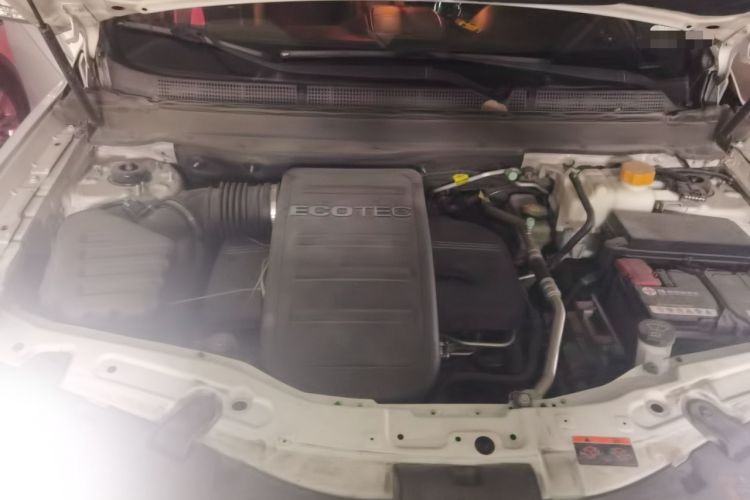 Used Chevrolet Captiva 2014 2.4L 4x4 Flagship Edition 7 Seats Engine Bay