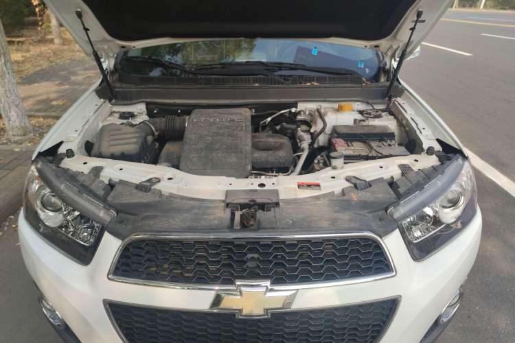 Used Chevrolet Captiva 2014 2.4L 4x4 Flagship Edition 7 Seats Engine Bay