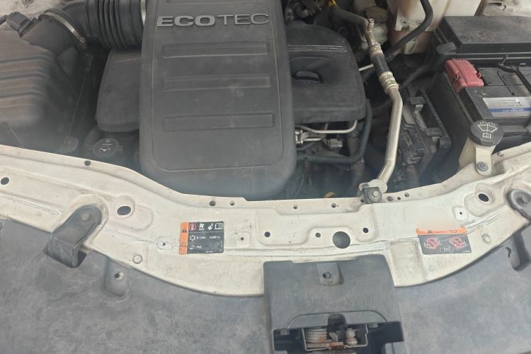 Used Chevrolet Captiva 2014 2.4L 4x4 Flagship Edition 7 Seats Engine Bay