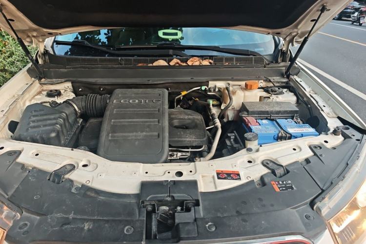 Used Chevrolet Captiva 2014 2.4L 4x4 Flagship Edition 7 Seats Engine Bay