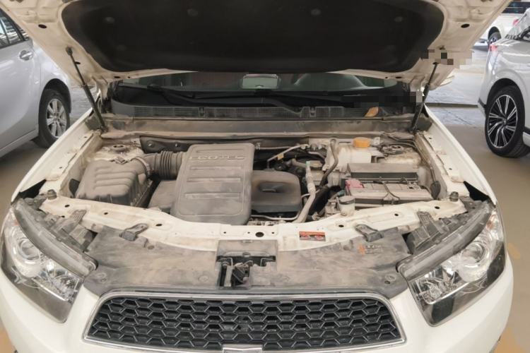 Used Chevrolet Captiva 2014 2.4L 4x4 Flagship Edition 7 Seats Engine Bay