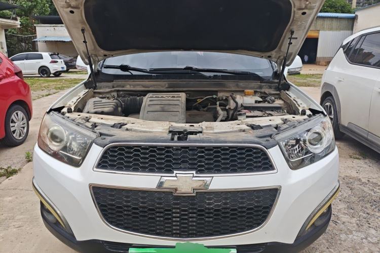 Used Chevrolet Captiva 2014 2.4L Two-Wheel Drive Urban Version 7 Seats Engine Bay