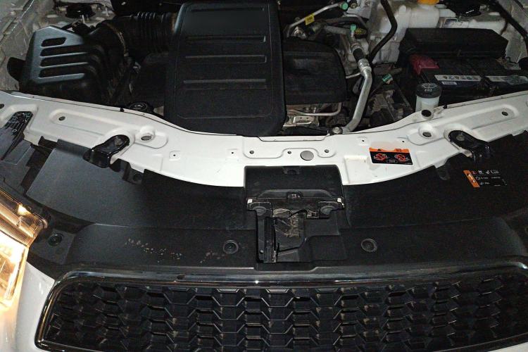 Used Chevrolet Captiva 2014 2.4L 4x4 Flagship Edition 7 Seats Engine Bay