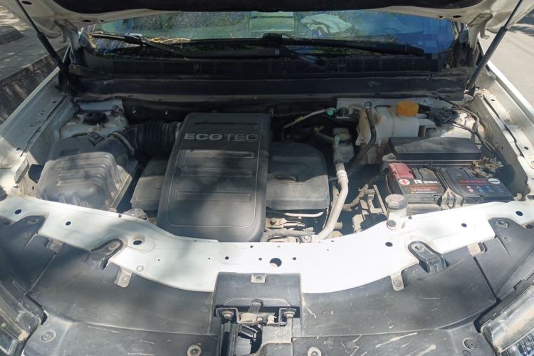 Used Chevrolet Captiva 2014 2.4L 4x4 Flagship Edition 7 Seats Engine Bay