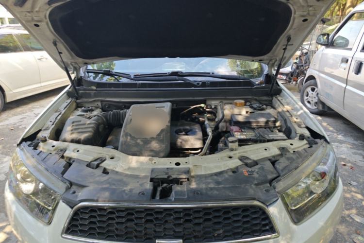 Used Chevrolet Captiva 2014 2.4L Two-Wheel Drive Urban Version 7 Seats Engine Bay