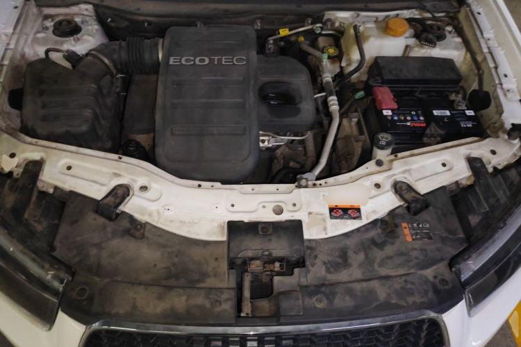 Used Chevrolet Captiva 2014 2.4L 4x4 Flagship Edition 7 Seats Engine Bay