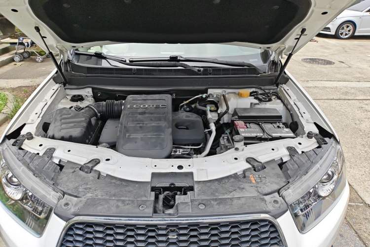 Used Chevrolet Captiva 2014 2.4L Two-Wheel Drive Urban Version 7 Seats Engine Bay
