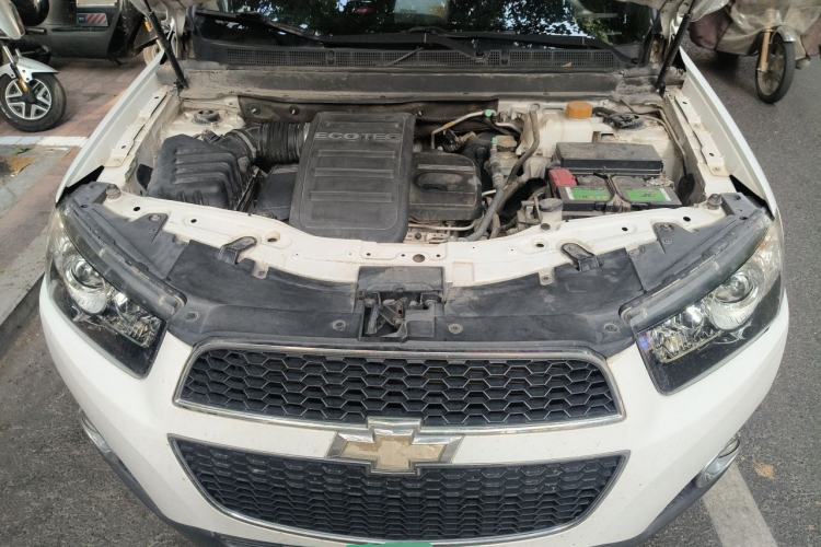 Used Chevrolet Captiva 2014 2.4L Two-Wheel Drive Urban Version 7 Seats Engine Bay