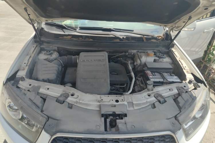 Used Chevrolet Captiva 2014 2.4L Two-Wheel Drive City Edition 5 Seats Engine Bay