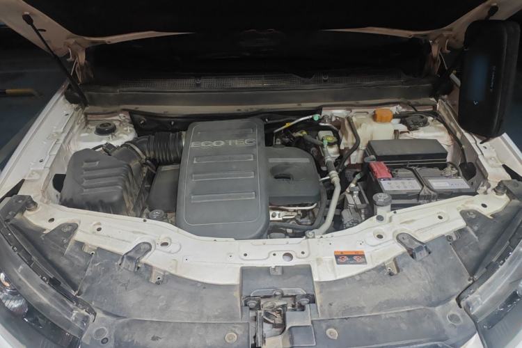 Used Chevrolet Captiva 2014 2.4L 4x4 Flagship Edition 7 Seats Engine Bay