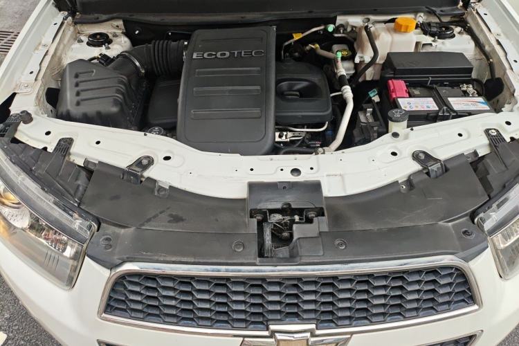 Used Chevrolet Captiva 2014 2.4L Two-Wheel Drive Urban Version 7 Seats Engine Bay