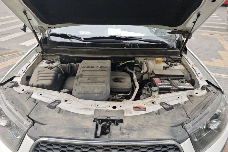 Used Chevrolet Captiva 2014 2.4L 4x4 Flagship Edition 7 Seats Engine Bay