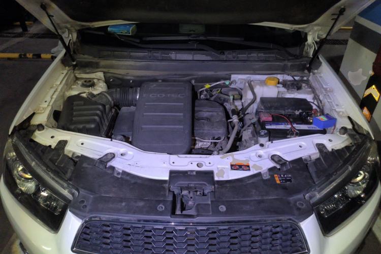 Used Chevrolet Captiva 2014 2.4L 4x4 Flagship Edition 7 Seats Engine Bay