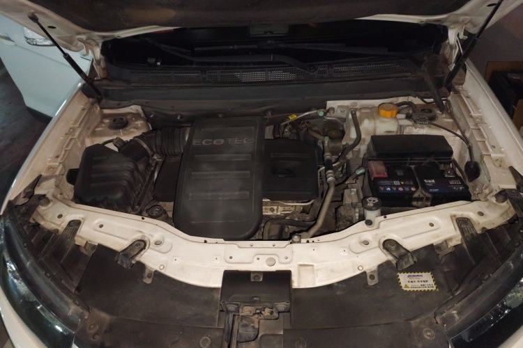 Used Chevrolet Captiva 2014 2.4L 4x4 Flagship Edition 7 Seats Engine Bay