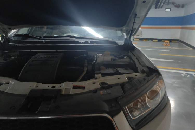 Used Chevrolet Captiva 2014 2.4L 4x4 Flagship Edition 7 Seats Engine Bay Left