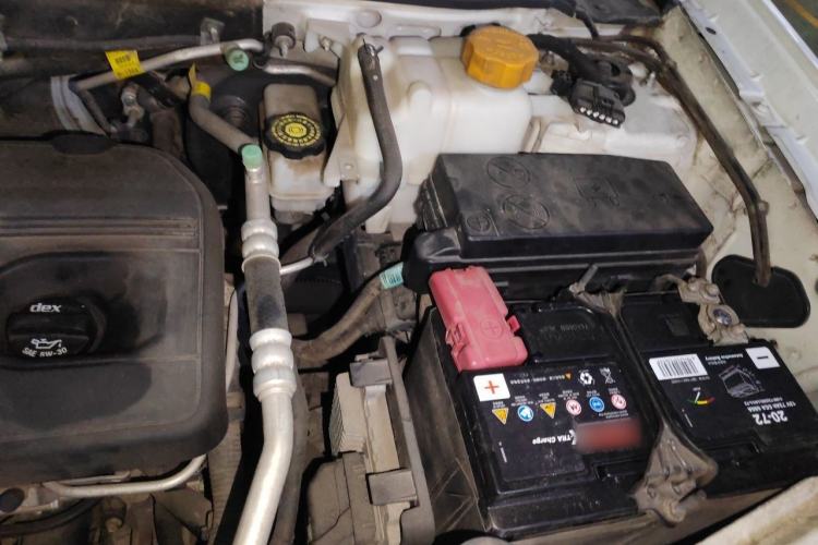 Used Chevrolet Captiva 2014 2.4L 4x4 Flagship Edition 7 Seats Engine Bay Left