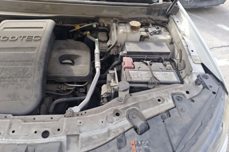 Used Chevrolet Captiva 2014 2.4L Two-Wheel Drive Urban Version 7 Seats Engine Bay Left