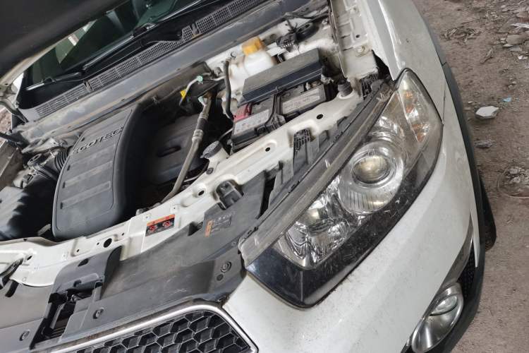 Used Chevrolet Captiva 2014 2.4L 4x4 Flagship Edition 7 Seats Engine Bay Left