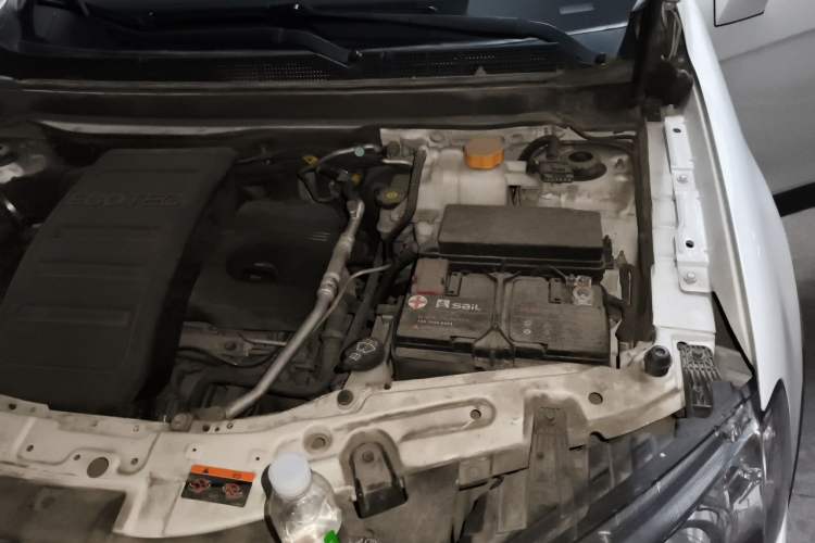 Used Chevrolet Captiva 2014 2.4L 4x4 Flagship Edition 7 Seats Engine Bay Left