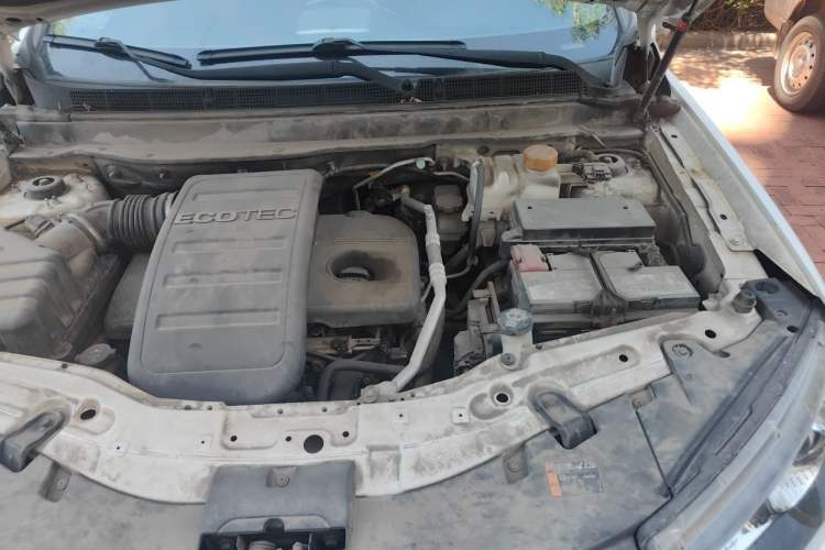 Used Chevrolet Captiva 2014 2.4L Two-Wheel Drive Urban Version 7 Seats Engine Bay Left