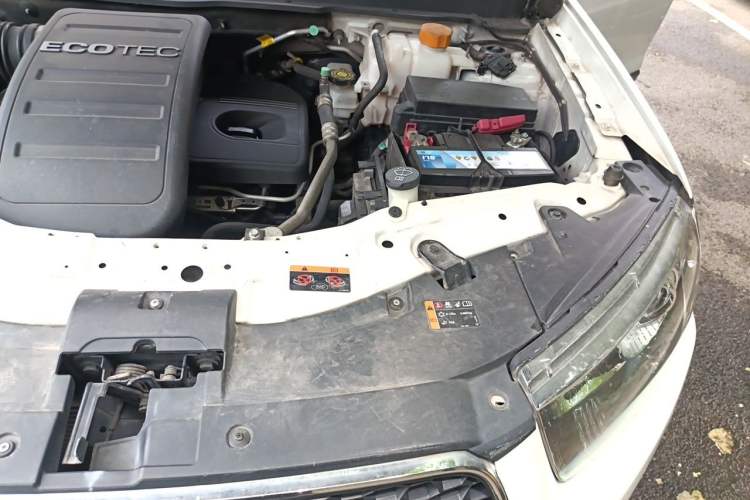 Used Chevrolet Captiva 2014 2.4L 4x4 Flagship Edition 7 Seats Engine Bay Left