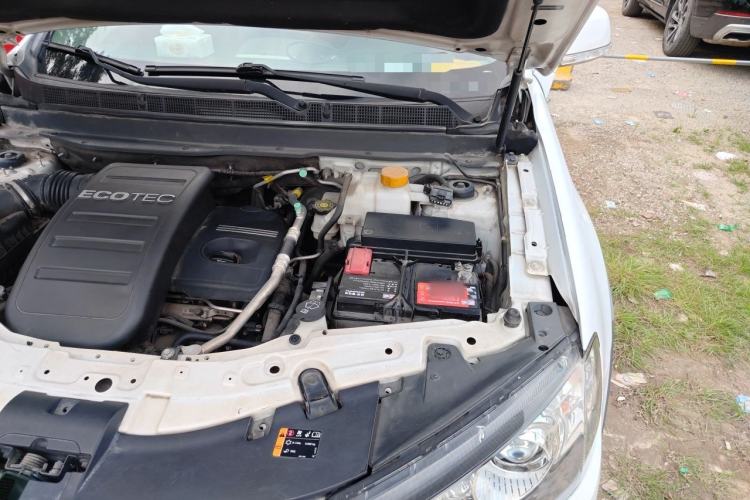 Used Chevrolet Captiva 2014 2.4L Two-Wheel Drive Urban Version 7 Seats Engine Bay Left