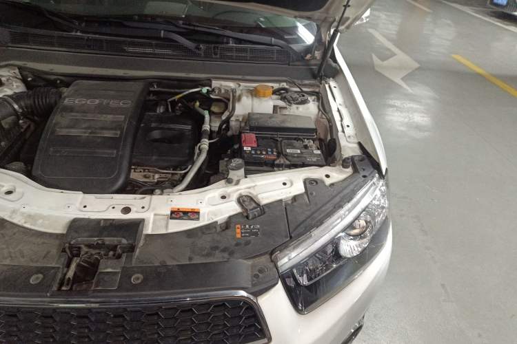 Used Chevrolet Captiva 2014 2.4L 4x4 Flagship Edition 7 Seats Engine Bay Left