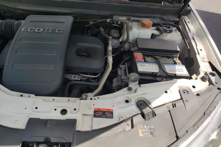 Used Chevrolet Captiva 2014 2.4L 4x4 Flagship Edition 7 Seats Engine Bay Left
