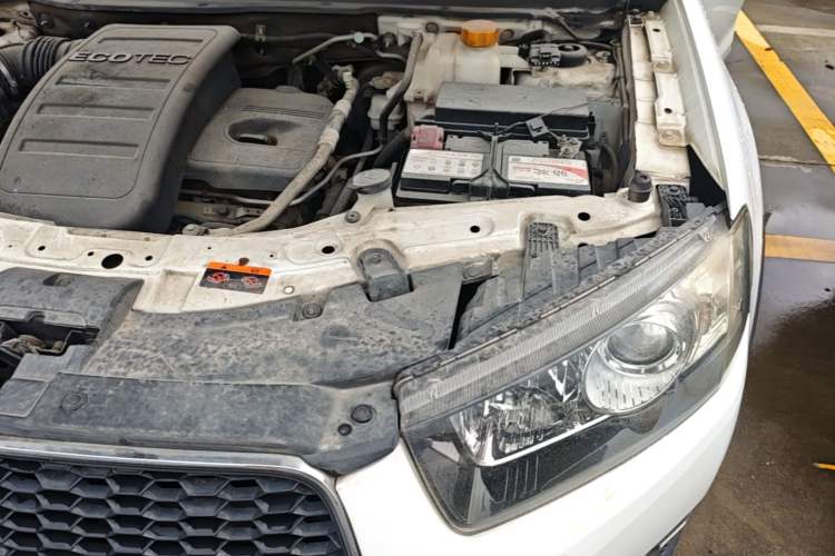 Used Chevrolet Captiva 2014 2.4L 4x4 Flagship Edition 7 Seats Engine Bay Left