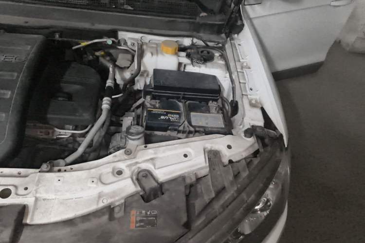 Used Chevrolet Captiva 2014 2.4L Two-Wheel Drive Urban Version 7 Seats Engine Bay Left