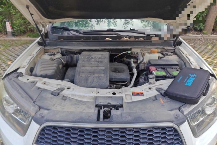 Used Chevrolet Captiva 2014 2.4L 4x4 Flagship Edition 7 Seats Engine Bay