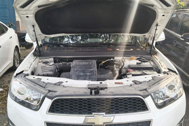 Used Chevrolet Captiva 2014 2.4L 4x4 Flagship Edition 7 Seats Engine Bay