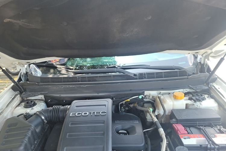 Used Chevrolet Captiva 2014 2.4L 4x4 Flagship Edition 7 Seats Engine Bay