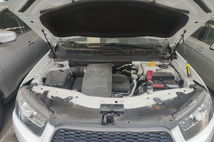 Used Chevrolet Captiva 2014 2.4L Two-Wheel Drive Urban Version 7 Seats Engine Bay