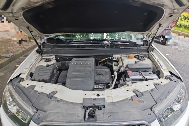Used Chevrolet Captiva 2014 2.4L Two-Wheel Drive Urban Version 7 Seats Engine Bay