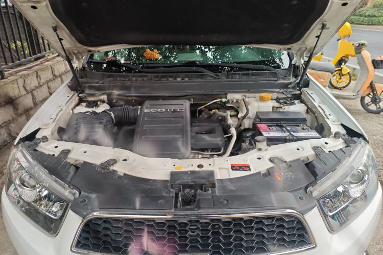 Used Chevrolet Captiva 2014 2.4L 4x4 Luxury Edition 5 Seats Engine Bay