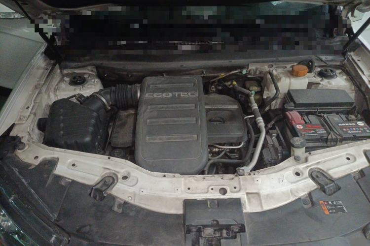 Used Chevrolet Captiva 2014 2.4L Two-Wheel Drive Urban Version 7 Seats Engine Bay